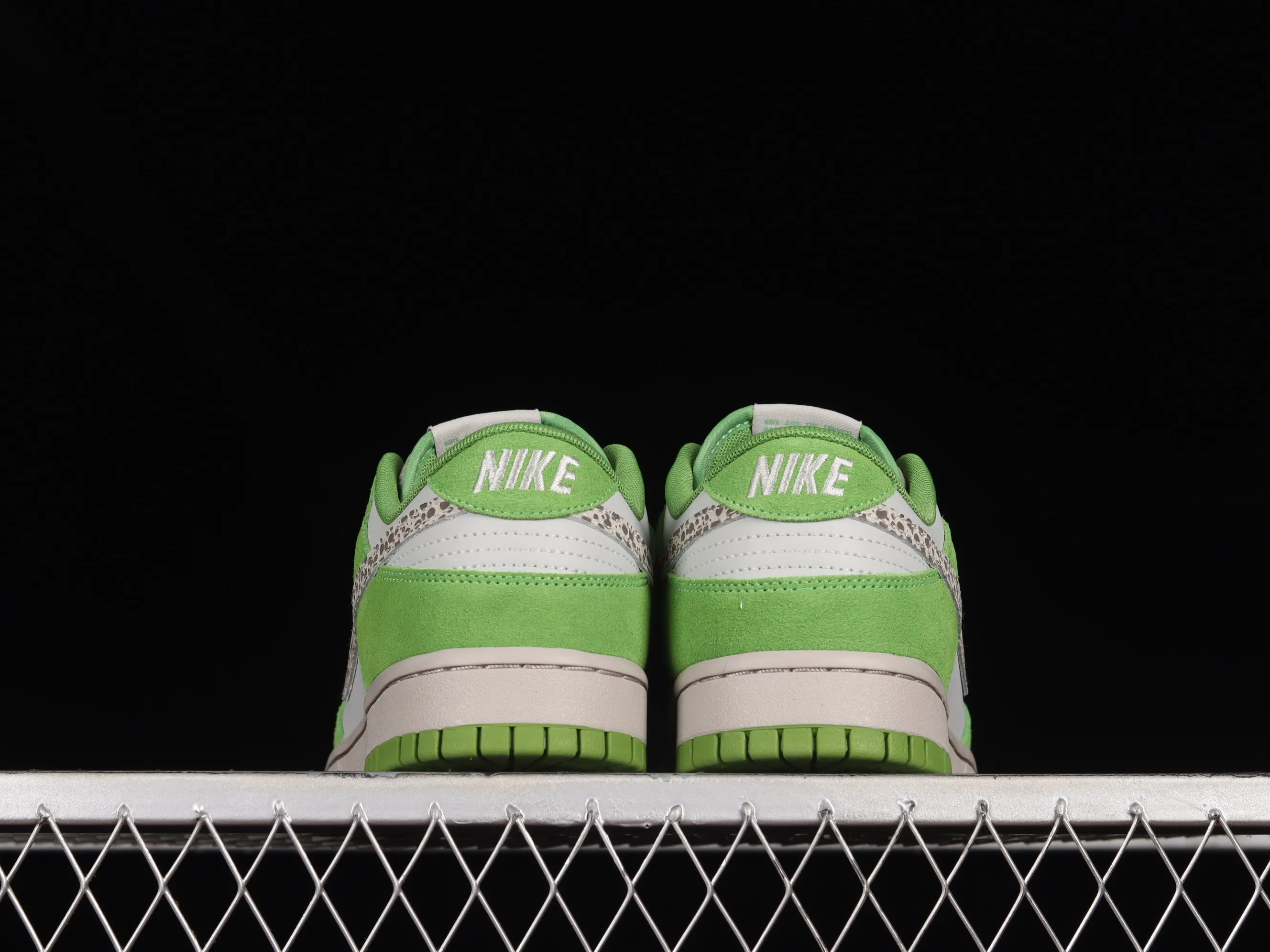 All categories Nk SB Dunk series Nk SB Dunk Low low-top sneakers F version Nk Dunk Low "Safari Swoosh" hunting style SB low-top sports and leisure sneakers DR0156-300